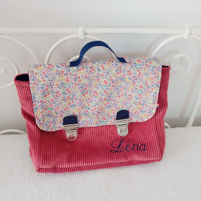 cartable maternelle en velours cotelé et liberty, personnalisé avec broderie prénom joli cadeau personnalisé pour la rentrée en maternelle, cartable tout doux en velours côtelé de la couleur de votre choix, avec broderie prénom