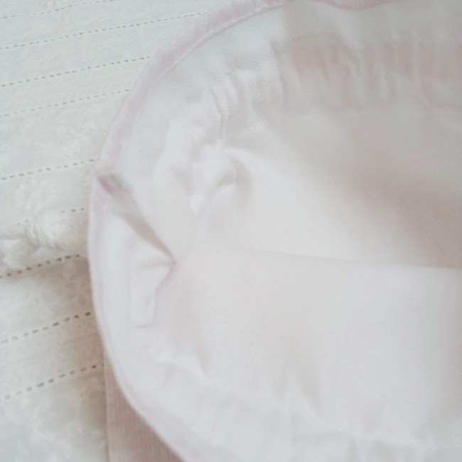 Intérieur doublé de coton blanc d'un sac à bisous personnalisé