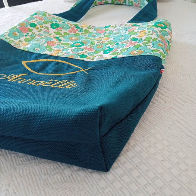 confection artisanale avec broderie prénom et liberty
