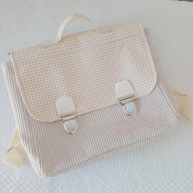 cartable maternelle en velours cotelé et liberty, personnalisé avec broderie prénom joli cadeau personnalisé pour la rentrée en maternelle, cartable tout doux en velours côtelé de la couleur de votre choix, avec broderie prénom