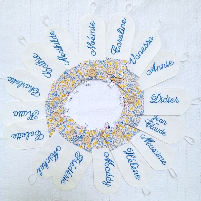 ronds de serviettes en tissu, élégants et personnalisés avec broderie du prénom