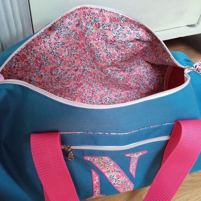 sac polochon personnalisé, broderie prénom et couleur et liberty au choix! existe en version velours ou toile outdoor