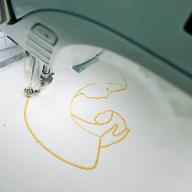 écharpe de baptême blanche, personnalisée avec broderie