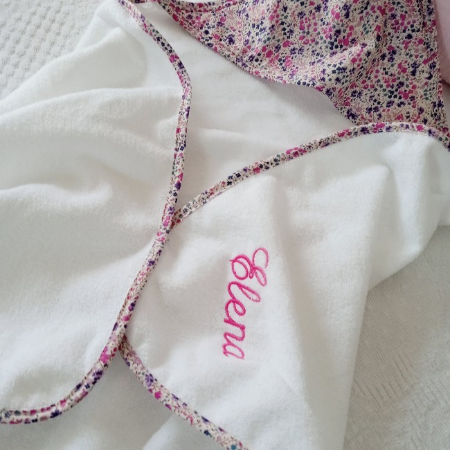 cape de bain bébé personnalisée en liberty, en micro éponge de bambou toute douce! cadeau de naissance utile et durable!