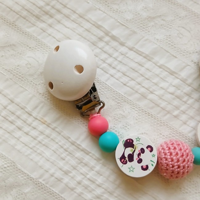 Clip bois, perle  Panda, perles silicone rose et vert, coton crocheté rose