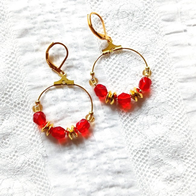 boucle d'oreille femme , créole de 2,5cm de diamètre doré et rouge