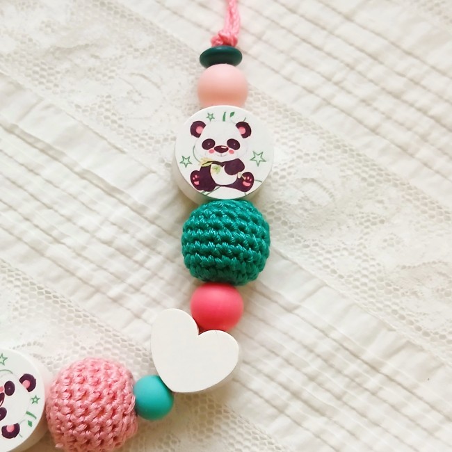 Perle crochetée vert Véronèse, perle bois Panda et coeur