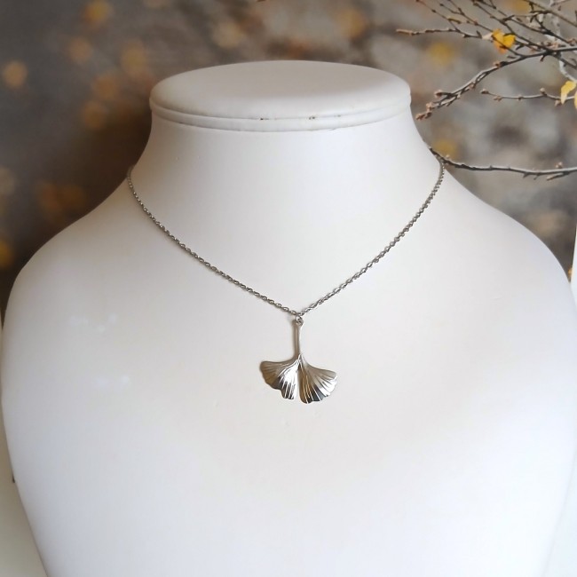 Suspension feuille de Ginkgo monté sur chaîne en acier inoxydable
