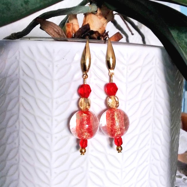 Pendants d'oreille rouge et or pour femme