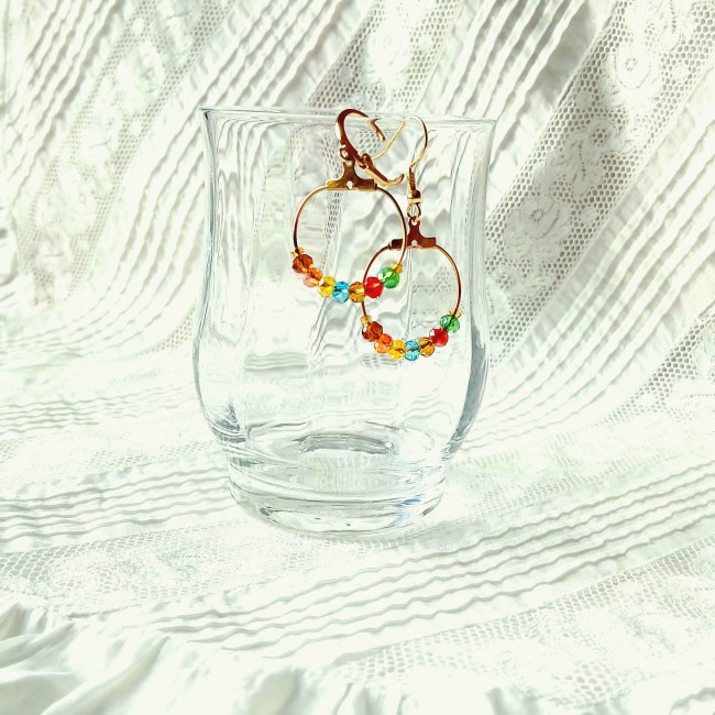 Jolies créoles en perles de cristal autrichien