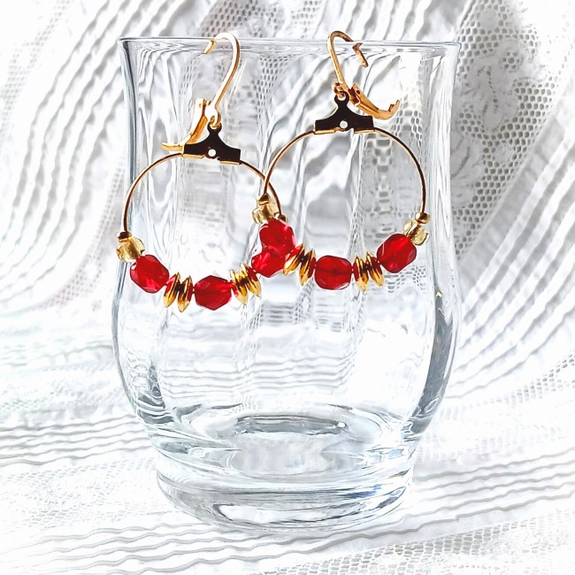 Paires de créoles cristal rouge et doré pour femme