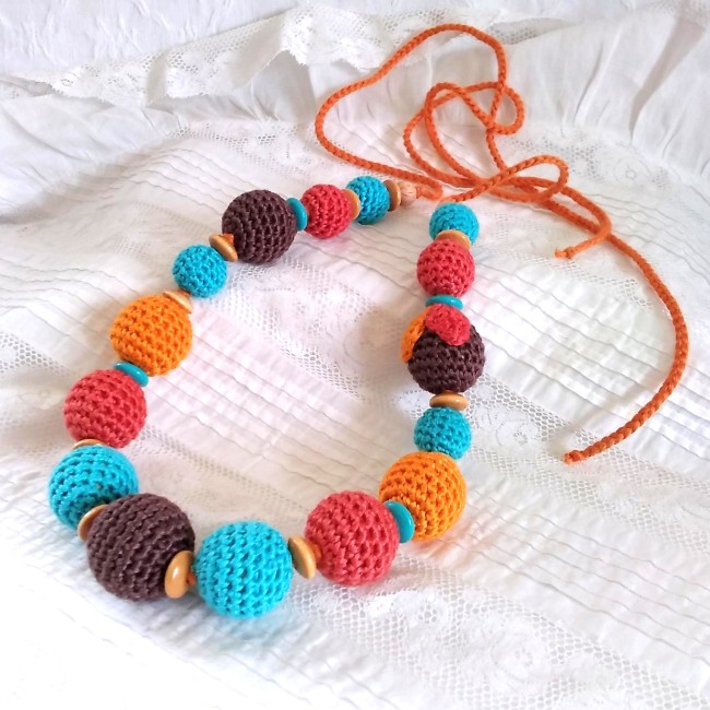 collier adapté aux jeunes mamans en coton crocheté