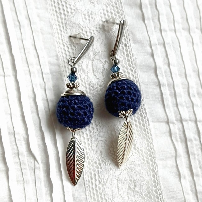 Boucles d'oreille pendante bleu marine et inox argenté