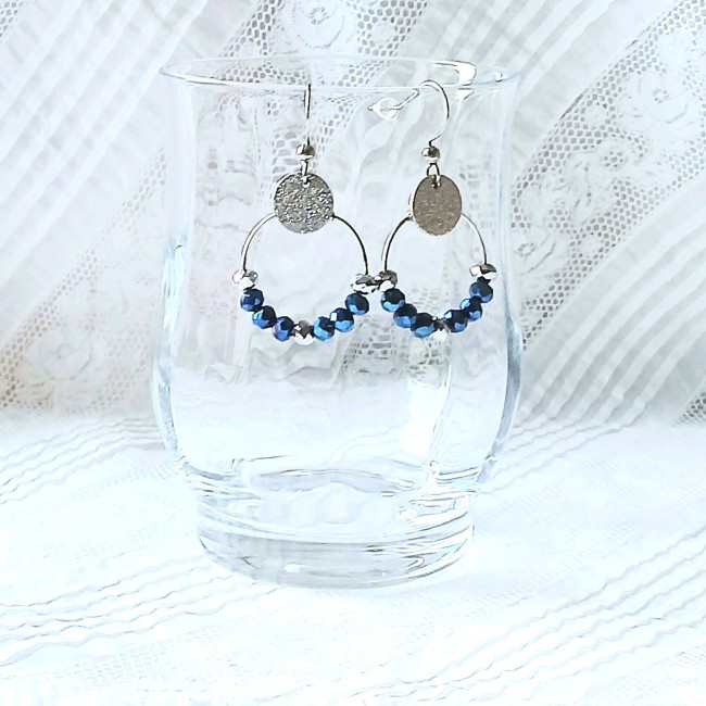 Boucle d'oreilles fantaisie argent et perles bleu électrique