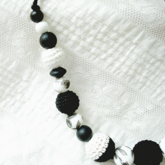 les perles silicone et en crochet répondent aux exigences de la norme EN 12586 (comme pour les attaches tétine)
