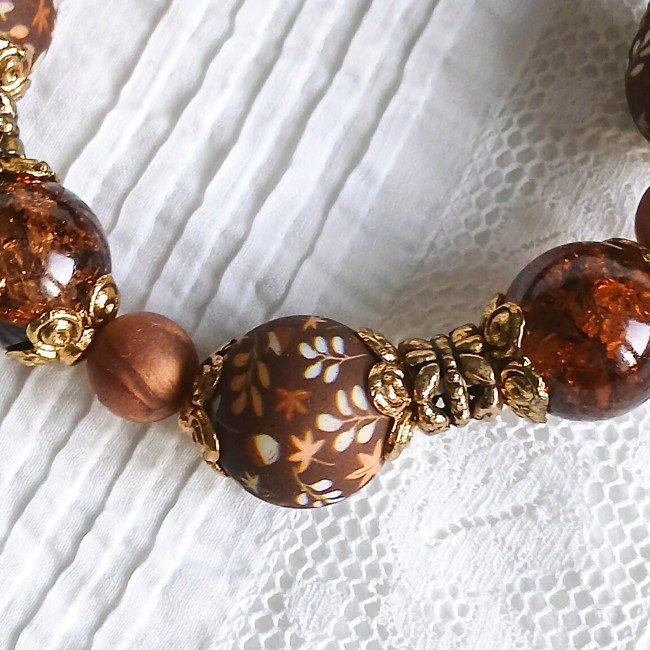 perle en silicone, métal doré et verre craquelé