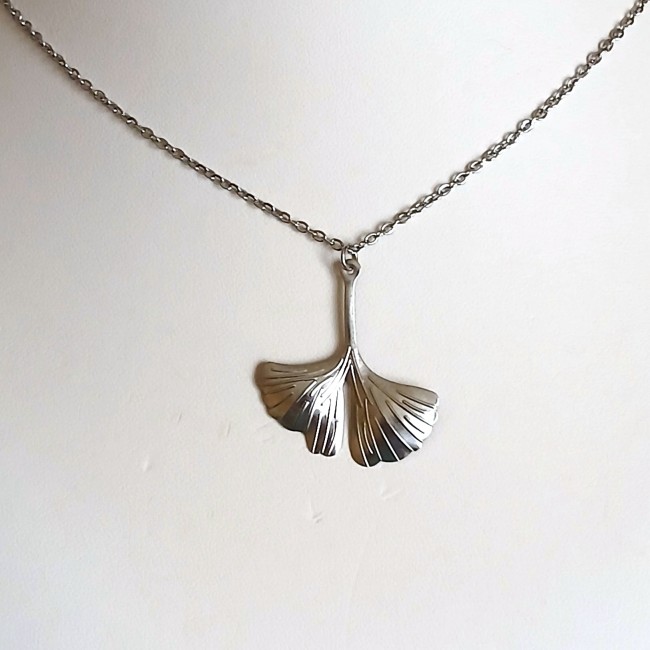 Pendentif en forme de feuille de Ginkgo en acier inoxydable argent