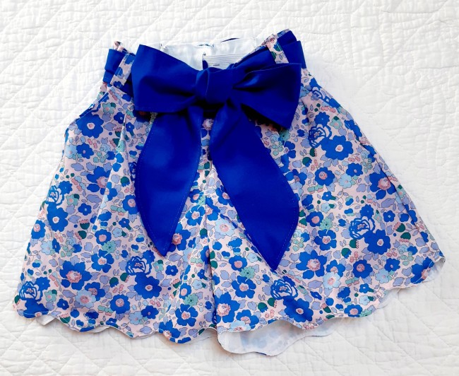 vue devant short effet jupe culotte Betsy cobalt | 4pommes