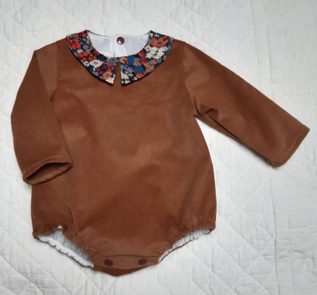 vue devant barboteuse velours cappucino et Liberty thorpe burnt col chemise|4pommes