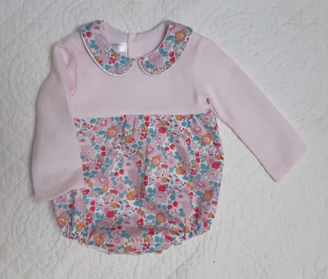 vue devant barboteuse double gaze rose et Liberty Betsy fraise|4pommes