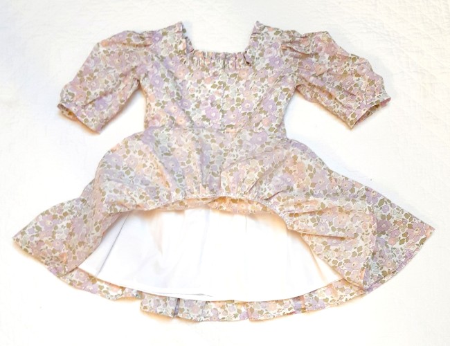 vue doublure robe Eugenie Liberty Betsy lilas or irise | 4pommes