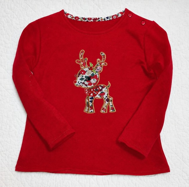 vue devant sweat rouge appliqué petit renne Liberty Betsy Christmas|4pommes