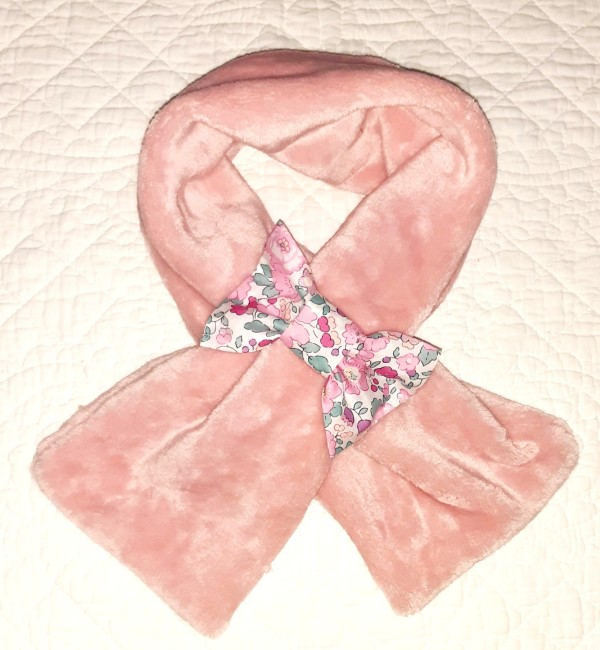 echarpe personnalisable noeud papillon doudou rose Betsy petale irise