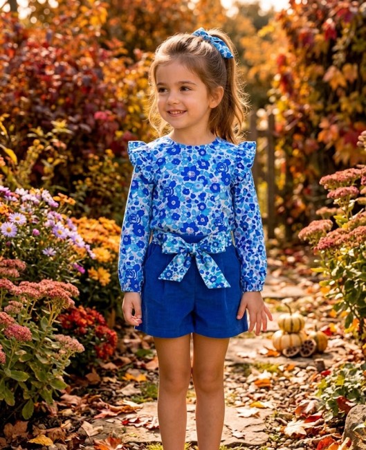 tenue portée blouse et short velours bleu cobalt ceinture Liberty Betsy cobalt bas droits|4pommes