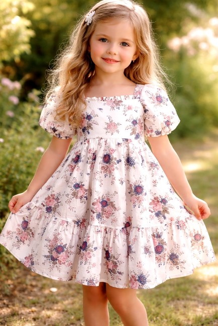 vue sur petite fille robe Manon Liberty Sussex | 4pommes