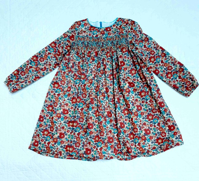 vue robe smoks brodés manches longues Liberty Betsy terre cuite | 4pommes