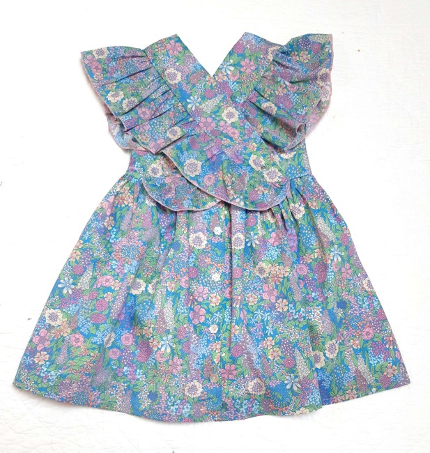 vue dos robe tablier smocks Ciara light blue | 4pommes