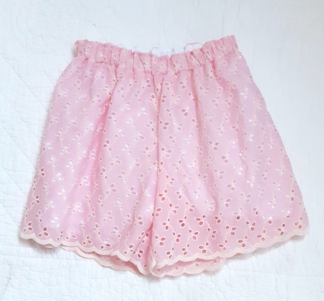 vue devant jupe short broderie anglaise rose|4pommes