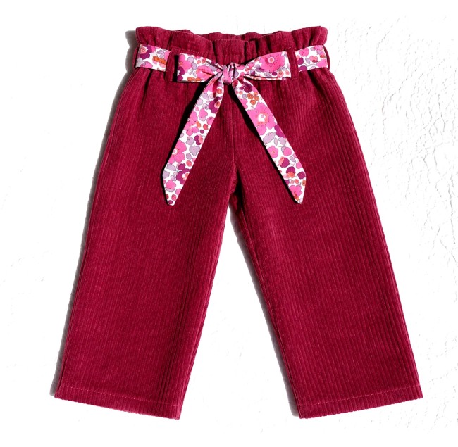 vue devant pantalon Liberty Betsy cassis velours framboise-modèle Léon|4pommes