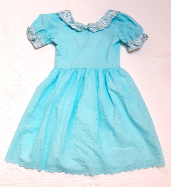 vue devant robe Danielle broderie anglaise festonnée turquoise Liberty Betsy splash  4pommes
