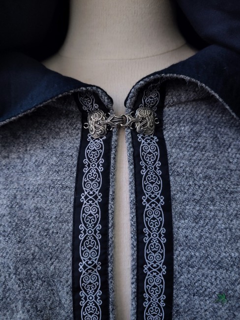 capuchon_lainegrise_galonnoirblanc4