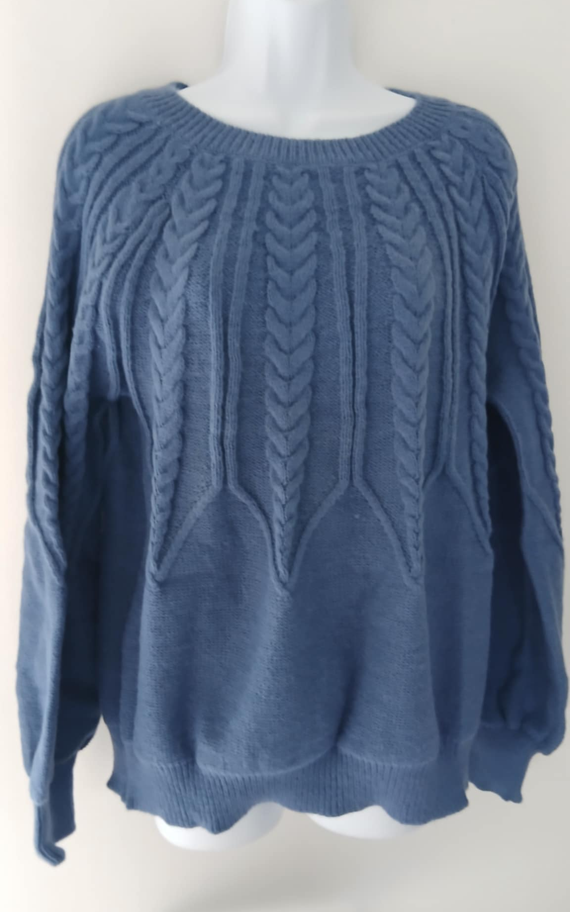 Pull à col rond en tricot torsadé