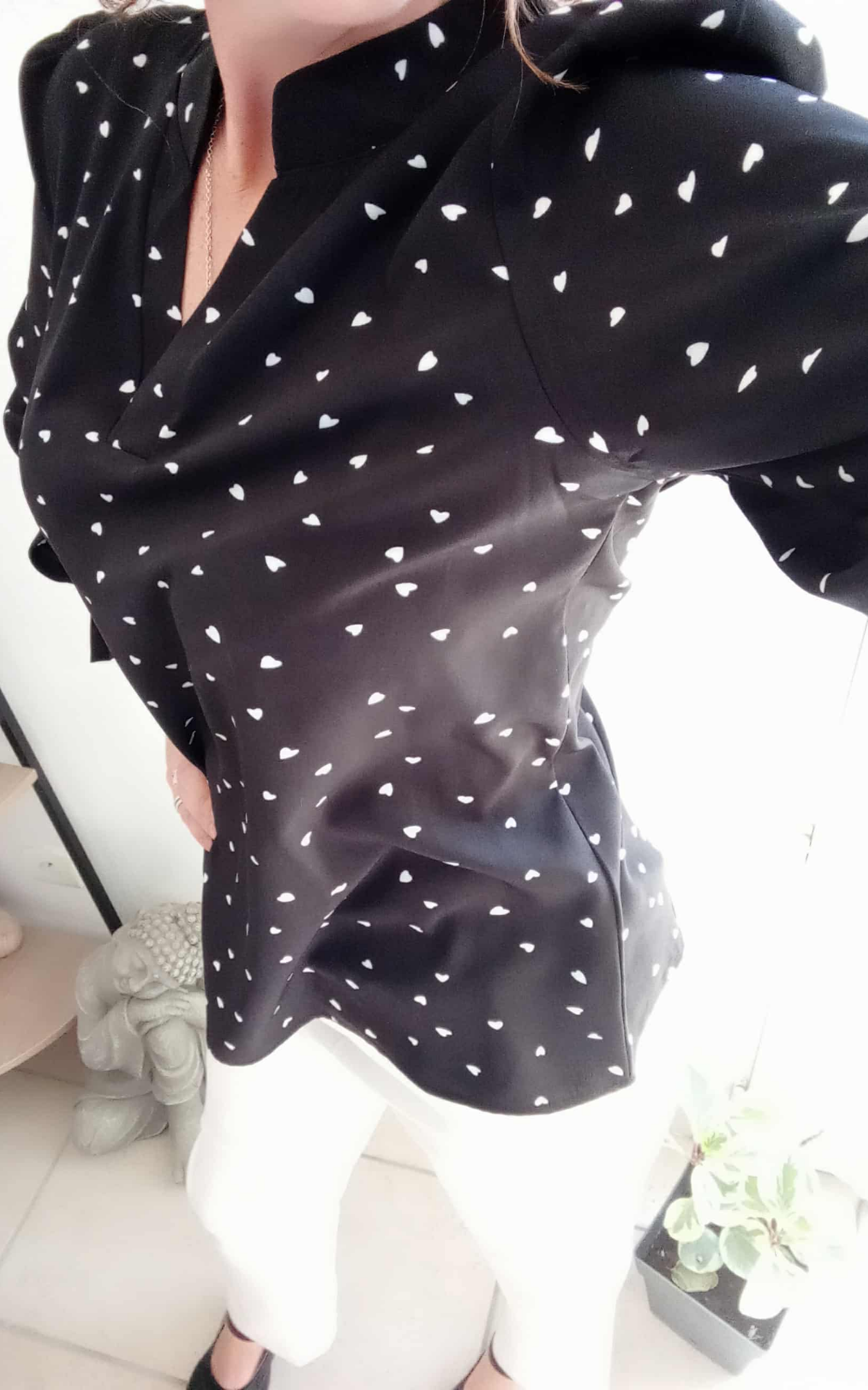 Chemisier noir petits coeurs blanc