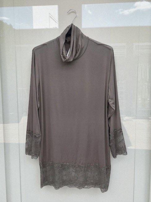 T-shirt rouleaux dentelle col roulé