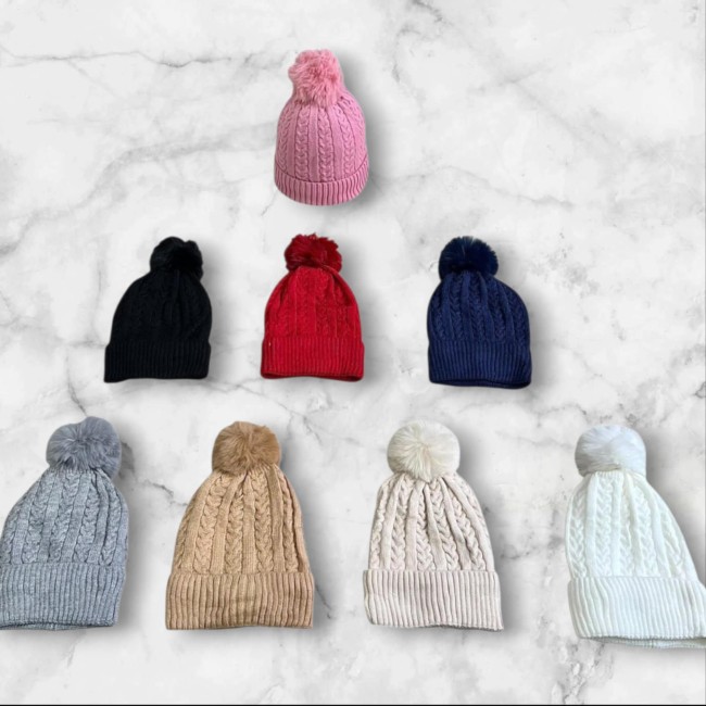 Bonnet à revers avec pompon