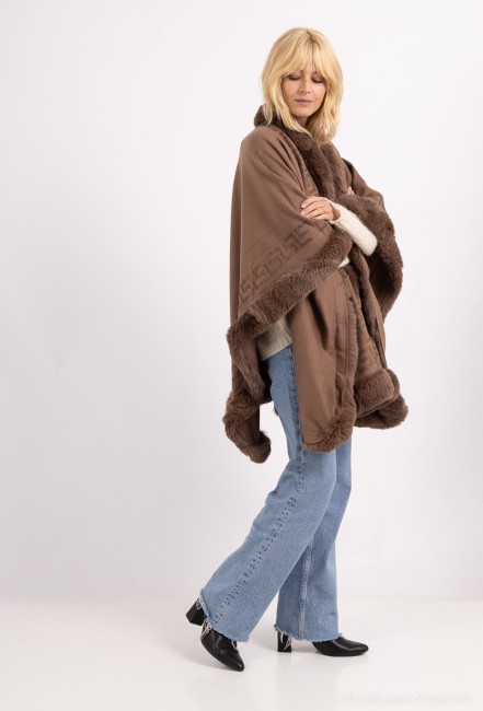 Poncho cape fausse fourrure imprimé avec strass