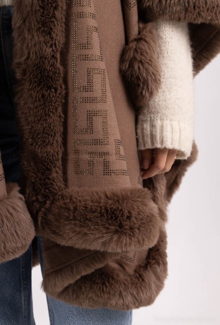 Poncho cape fausse fourrure imprimé avec strass