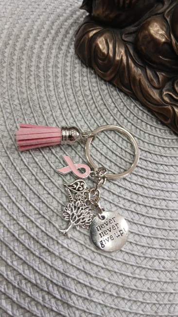 Porte clé octobre rose et breloques