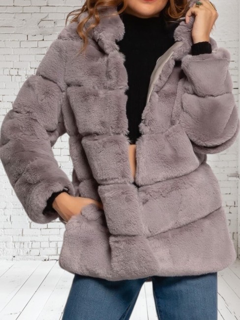 Manteau en fourrure à capuche