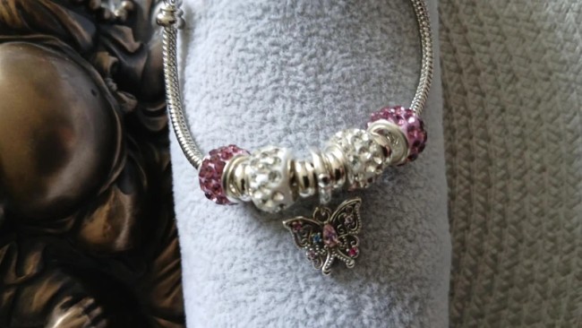 Bracelet  chaîne serpent et charm papillon