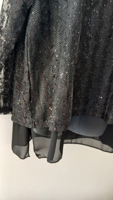 Blouse noir dentelle & sequins