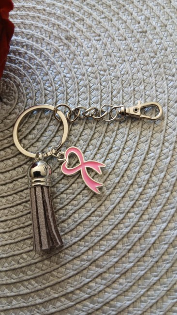 Porte clé ruban rose/pompon gris Octobre Rose