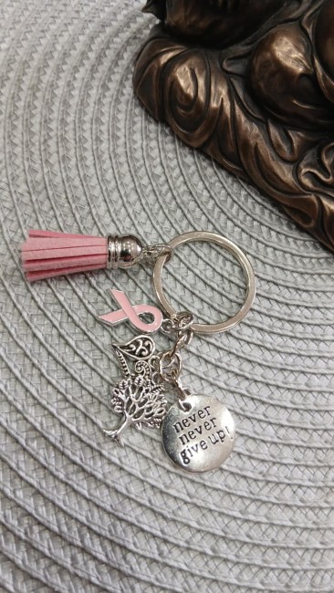 Porte clé octobre rose et breloques