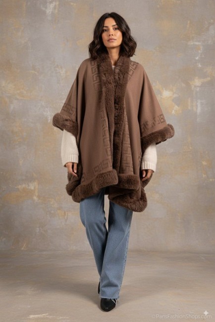 Poncho cape fausse fourrure imprimé avec strass
