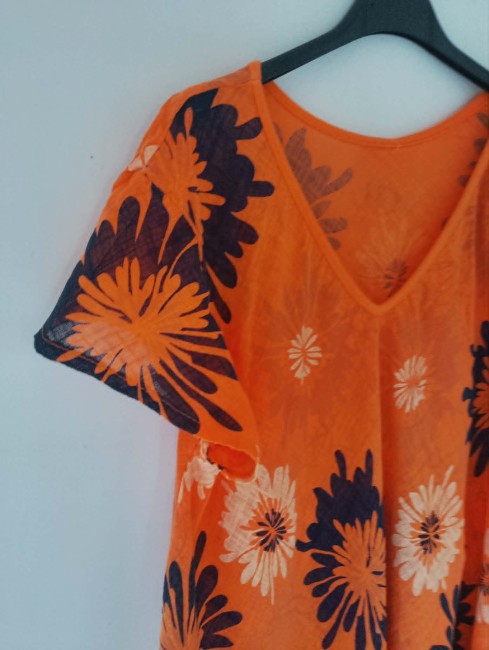 Robe orange à fleurs