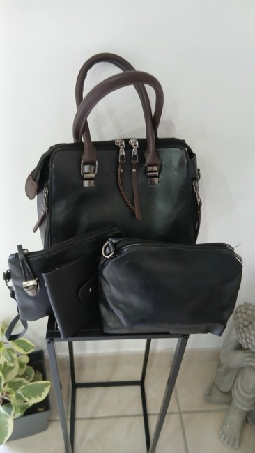 Sac noir avec ses pochettes assorties